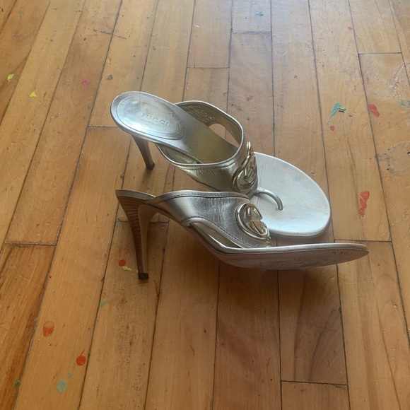 Gucci Women's Gold Sandals big logo heels - Picture 2 of 5